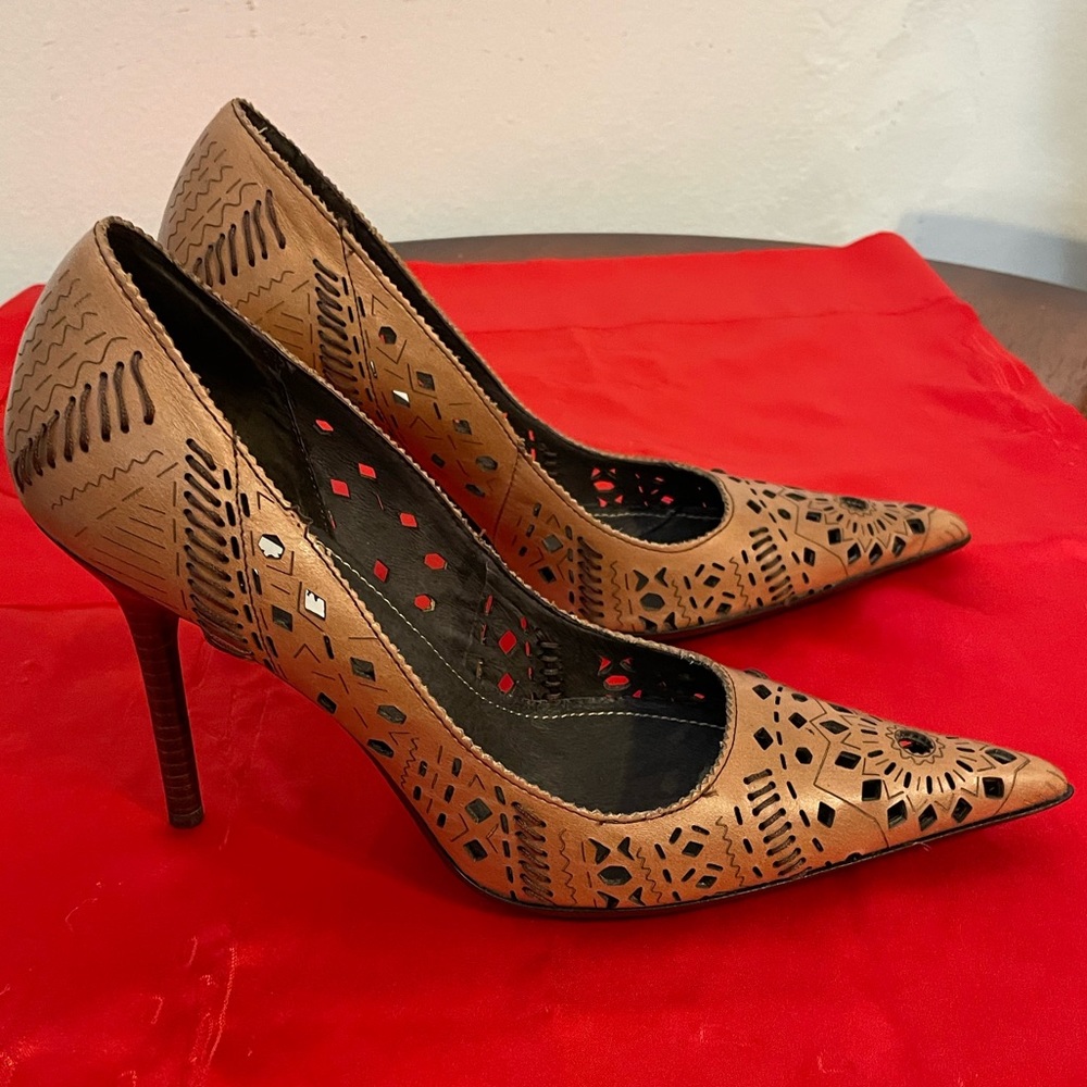 Steve Madden Matador Cognac Pumps
